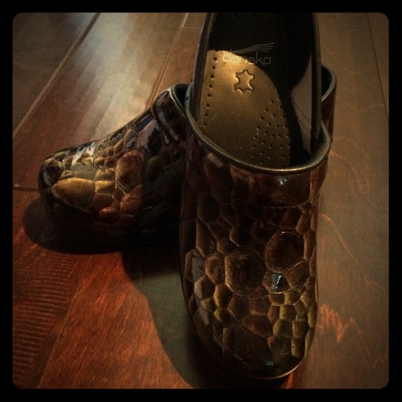 Patent leather croc clogs