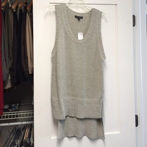 High/Low V-Neck Sleeveless sweater