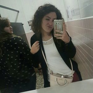 Meet your Posher, Alexis