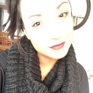 Meet your Posher, Caitlin