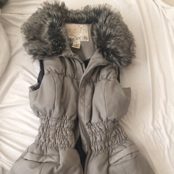 Grey vest with fur collar