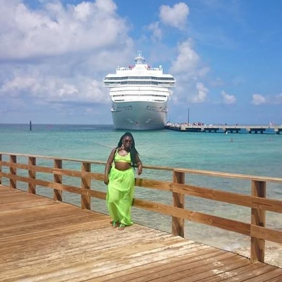 Meet your Posher, Dianna - Picture 1 of 1