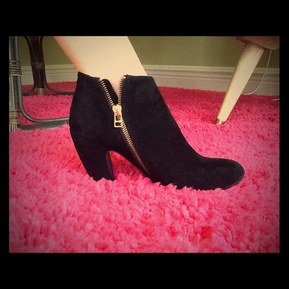 Steve Madden Black Suede Booties