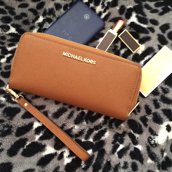 Michael Kors Jet Set Travel Continental Wallet