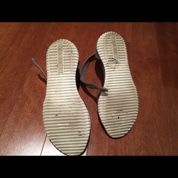 Shoes - Picture 4 of 4