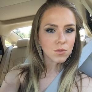 Meet your Posher, Larissa