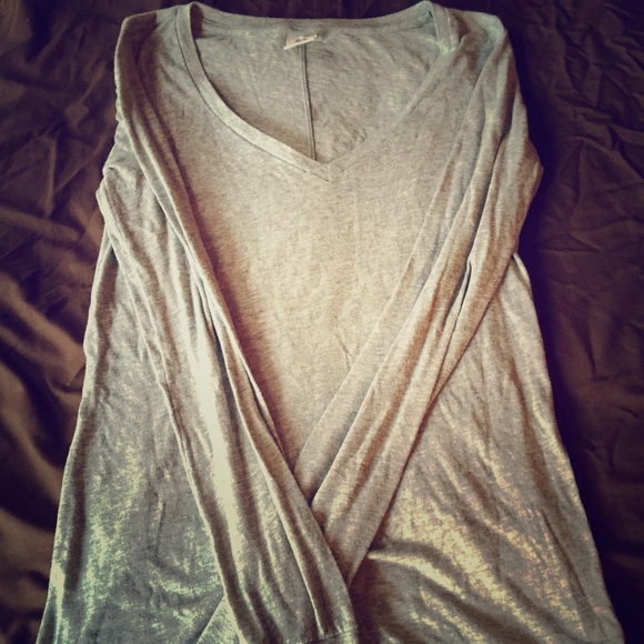 Pink v-neck long sleeve shirt