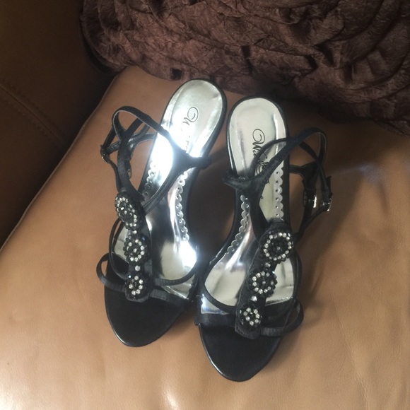 Black with rind stones