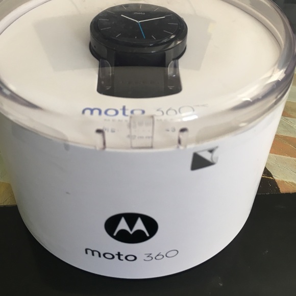 Motorola 360 first edition with health rate