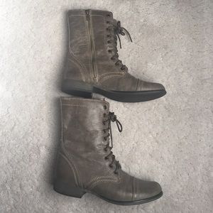 Steve Madden Troopa in Stone size 7