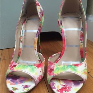 Floral peep toes