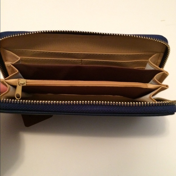 LAST ONE! Navy blue bling wristlet/ wallet - Picture 3 of 3