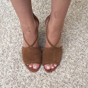 Gamble Whiskey Suede Seychelles