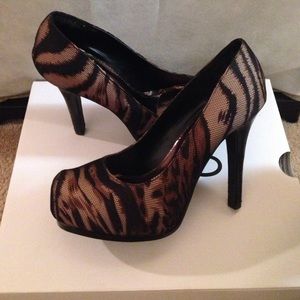 Sofia Vergara pumps size 7 NWOT