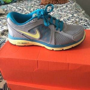 Nike dual fusion tennis