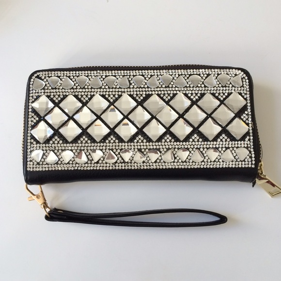 Boutique Handbags - LAST ONE! FINAL💲Black bling wristlet/ wallet