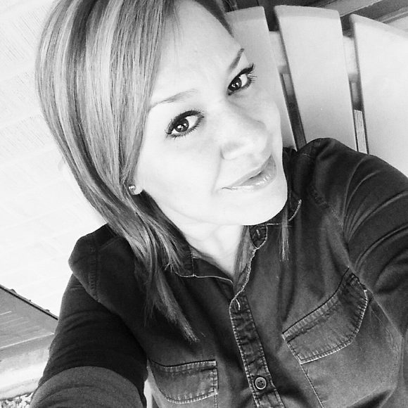 Meet your Posher, Claudia - Picture 1 of 1