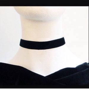 Black velvet choker