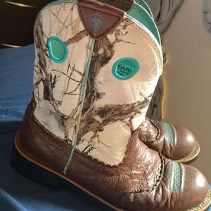 SOLD Ariat Fatbaby True Timber Boots!