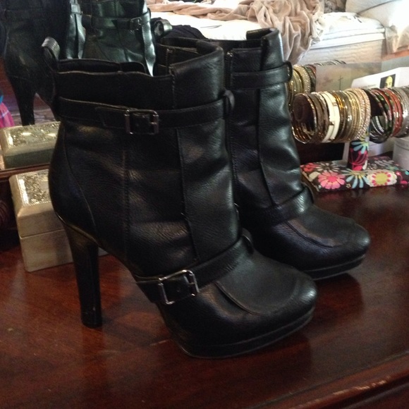 Vera wang boots