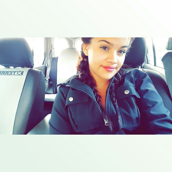 Meet your Posher, Cassandra - Picture 1 of 1