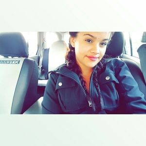 Meet your Posher, Cassandra