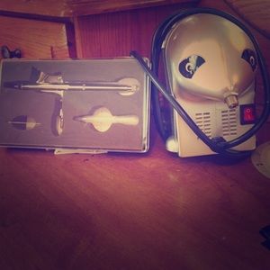 Nail Art Airbrush Kit - 8 Colors - With Stencils