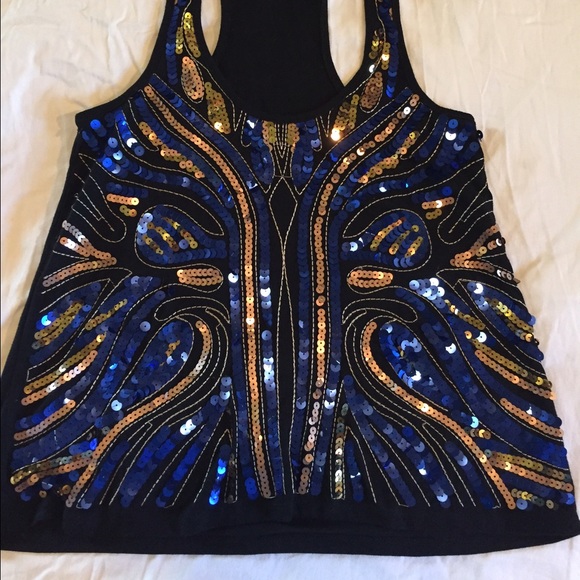 Beautiful top, worn only a couple of times. - Picture 4 of 4