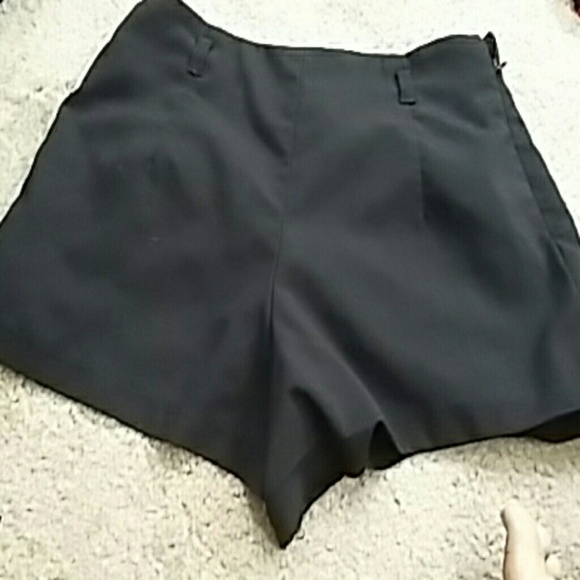 FOREVER 21 HIGH WAISTED DRESS SHORTS