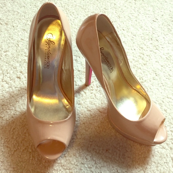 Nude Peeptoe Pumps!