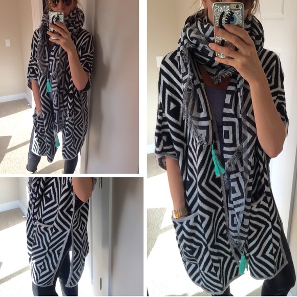 🍾LAST CHANCE🍾 ✨EDITOR PICK🎉HP Aztec Poncho - Picture 3 of 4