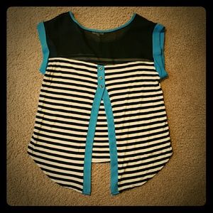 *SOLD* Adorable sheer accented top with back slit
