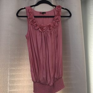 **sold** Super cute tank w/ fabric flowers around