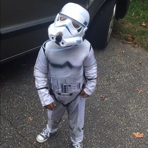 Meet your Posher, Makeia