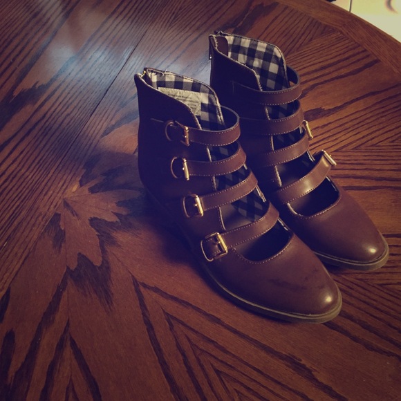 Brown zip up boots