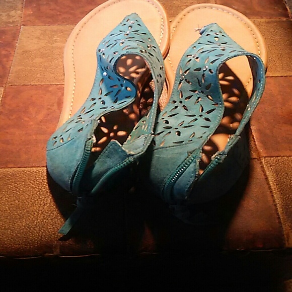 Turquoise sandals - Picture 2 of 3