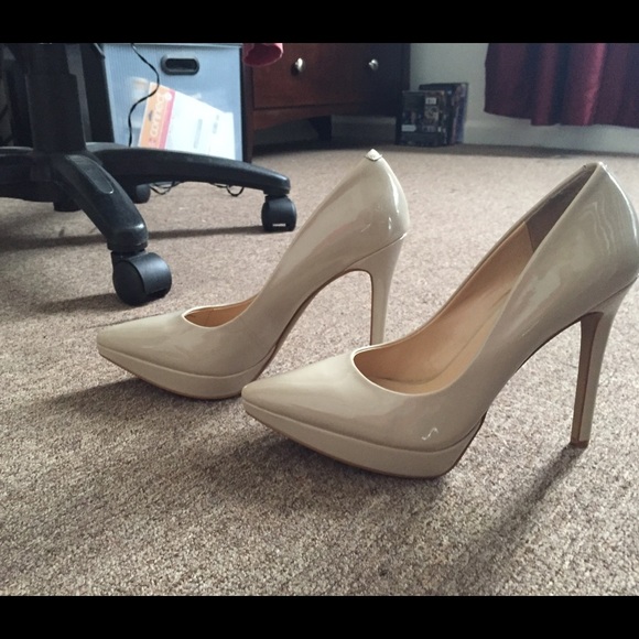 Jessica Simpson nude pumps