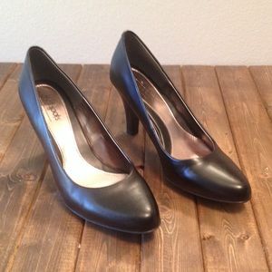 NWOT Black heels