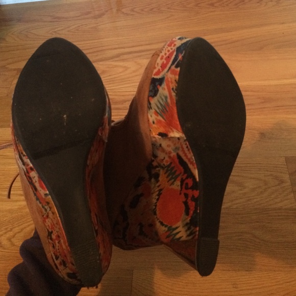 High Wedge Tribal Peep Toe Heels - Picture 3 of 4