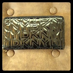DKNY Zip Around Wallet Black