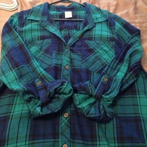 Plaid button done quarter length sleeve!