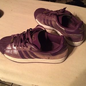 Purple and Gold adidas , very pretty 😍