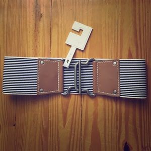 Jessica Simpson wide elastic stretch belt