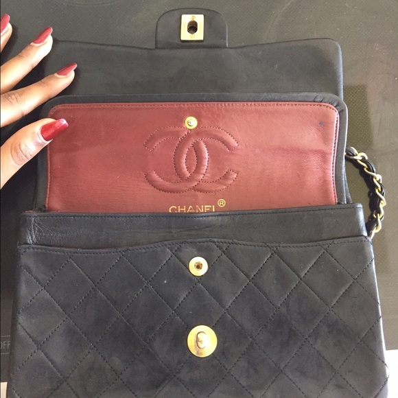 Original 80's Vintage Chanel Black Lambskin Flap - Picture 3 of 4