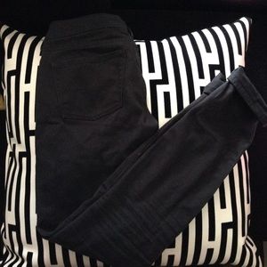 ✨ Bullhead Black Skinny Jeans ✨