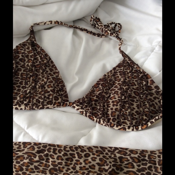Itsy-bitsy bikini 👙 - Picture 2 of 3
