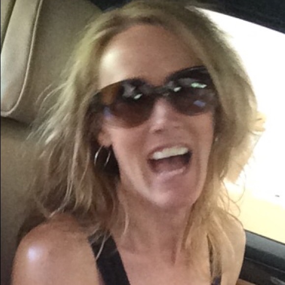 Meet your Posher, Laura - Picture 1 of 1