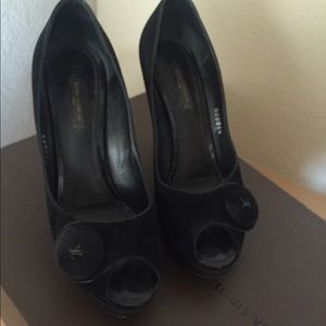 Louis Vuitton suede peep toe pumps 6.5