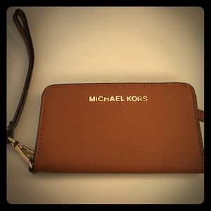 Michael kors wristlet/phone holder