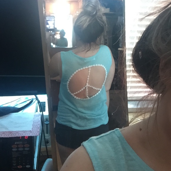 blue tank/ peace cut out in back - Picture 3 of 3